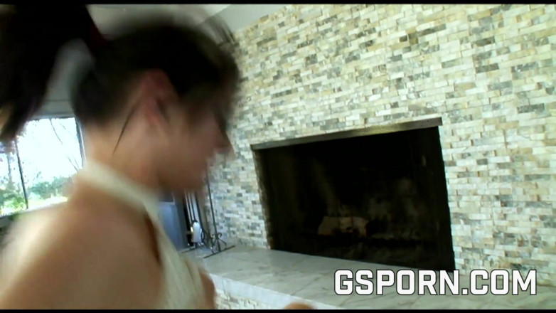 GS studio: Sexy bílá brunetka milf ničí její zadek šukání bbc