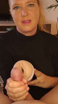 Den enda fitta du kommer att knulla är detta köttljus