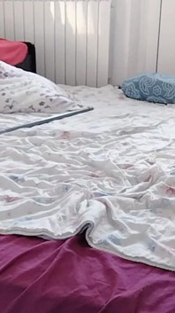 Mát-xa gợi cảm của một cặp đôi gợi cảm với dầu trên cơ thể