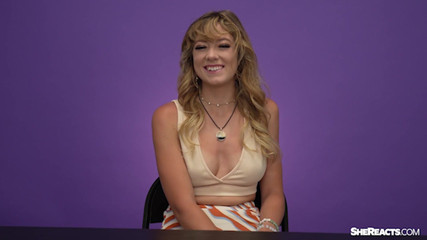 SheReacts: Reaccionan a que se masturbó y se corrió