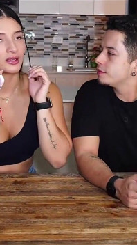 Přiveď své přátele domů, slibuji, že je nebudu ošukat! Pokud nás nenecháš o samotě - Sara Blonde - Salome Gil