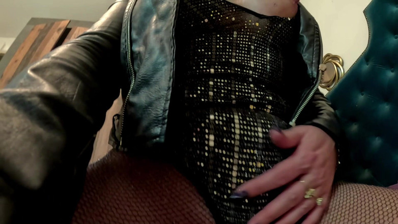 MilfyCalla: Piccola provocazione lurida - abito puttana, occhi affamati