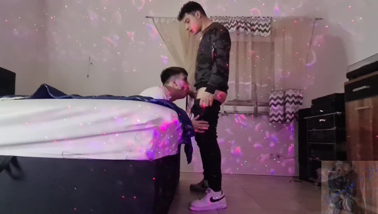 boyzxy212: Sigara içen eşcinsel erkek arkadaşlar prezervatifsiz götten sikiliyor ve götüne...