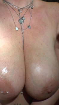 Leyenda privada del porno de grandes tetas con tetas naturales gigantes disfruta de semen