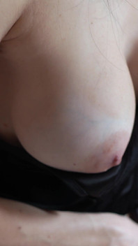 Teenie-mädchen masturbiert nach dem college, bis ihre eltern kommen