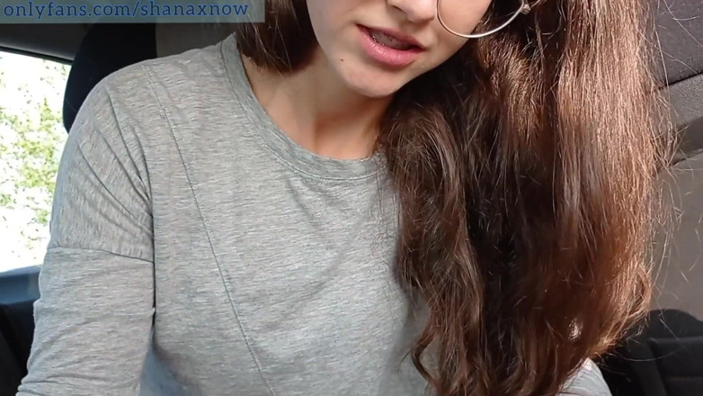 Shanaxnow: Une ado baise une voiture, cul parfait, pipe faciale. Shanaxnow