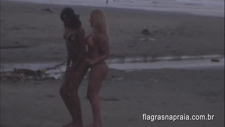 Amateurs videos: La prima volta di mia moglie con un'altra donna sulla...