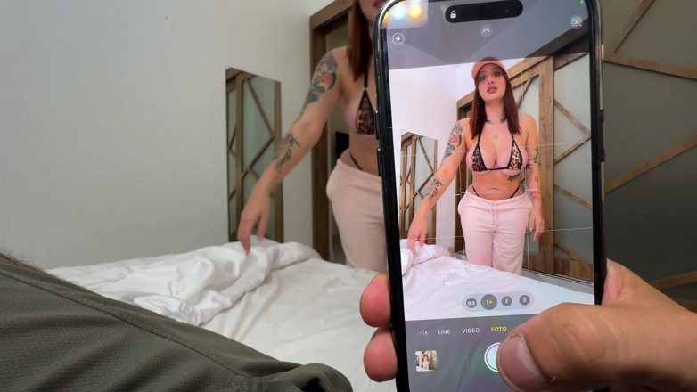 Devil Khloe: Une Colombienne Aux Courbes Courbes Baise Sa Colocataire Pour Oublier...