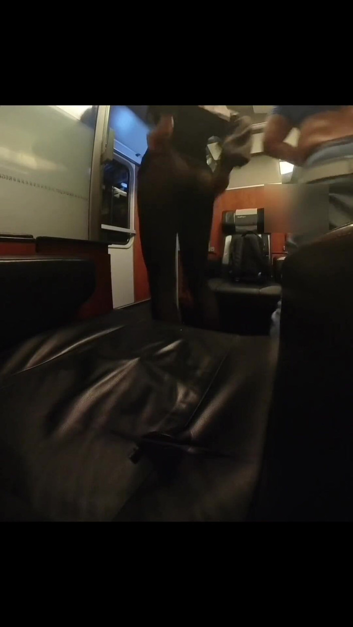 Christi: सार्वजनिक कमबख्त - ट्रेन