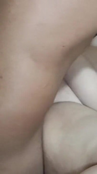 집에 와서 도어맨이라고 부르는 핫한 소녀