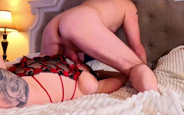 Cj Cummings: Orta yaşlı seksi kadın oral seks derlemesi