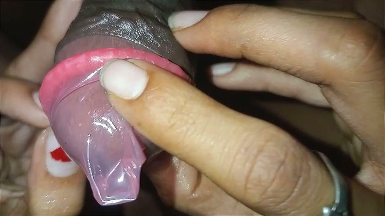 Priya Singhh: Ho scopato la mia ragazza indossando un preservativo.