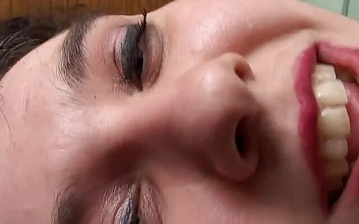 XTime Solo: Amateur video of BBW hairy pussy bitch playing with her...