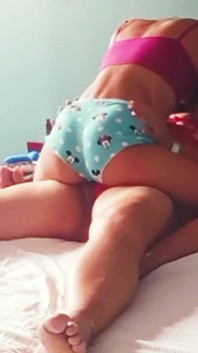 Moje nevlastní sestra a já jsme nakonec šukali moji milf nevlastní matku
