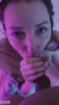 Marianna Mars pov kuk suger under en fotografering