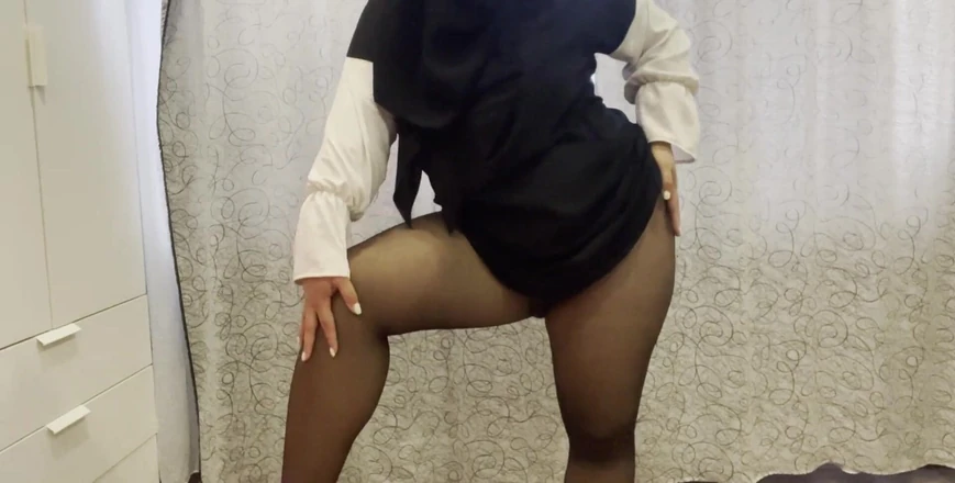 Lux Eva: Arab Stepsister in Sheer Pantyhose Masturbates