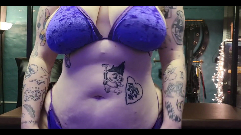 Bunny Royle: Vypadám jako chutná malá Blackberry v tomto oblečení