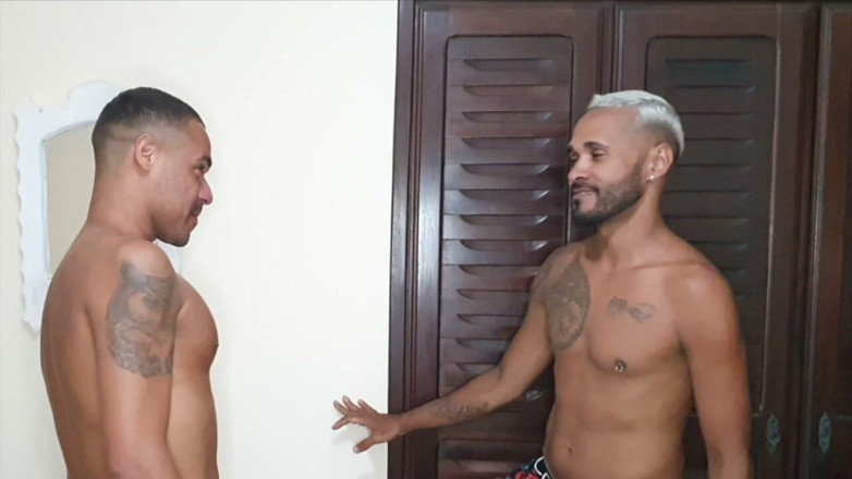 Hot Latinos dudes not gay but curious: Unga Francias knullade av en latino