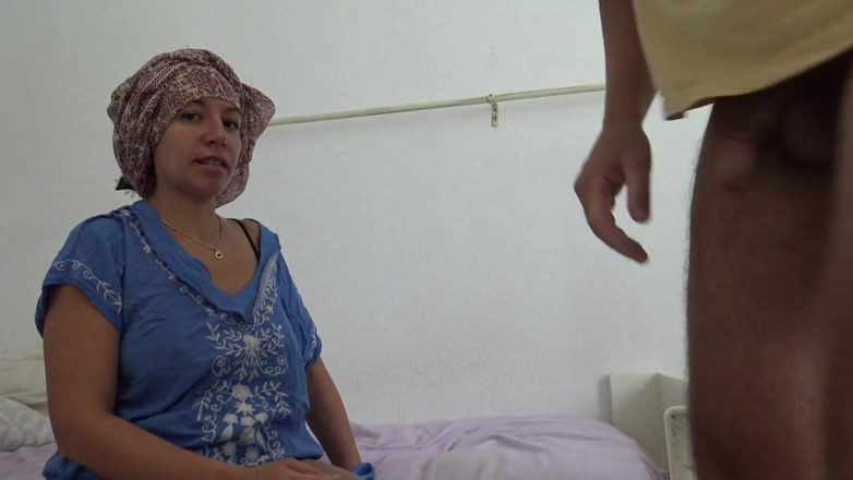 Souzan Halabi: Stanbul'da Ivereninin Oluyla Aldatan Krt Temizliki - Turco Porno Turbanli Sexo