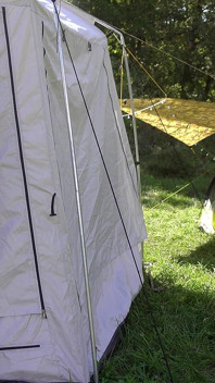 Rischiosa masturbazione in campeggio - quasi beccata all'aperto