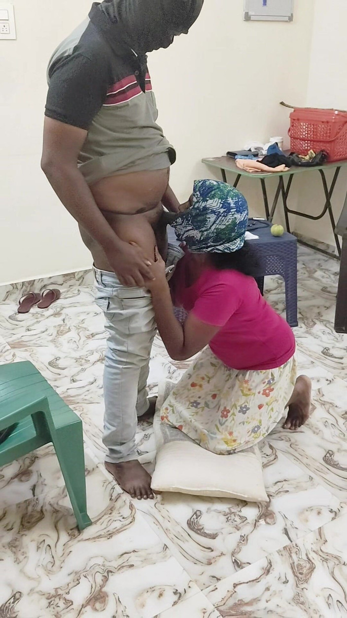 Thesana: Darlehenssammler fickt die unschuldige hausfrau