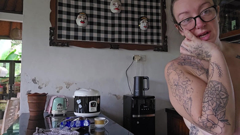 Jimbob Star Straight: Jade Топлес готовит