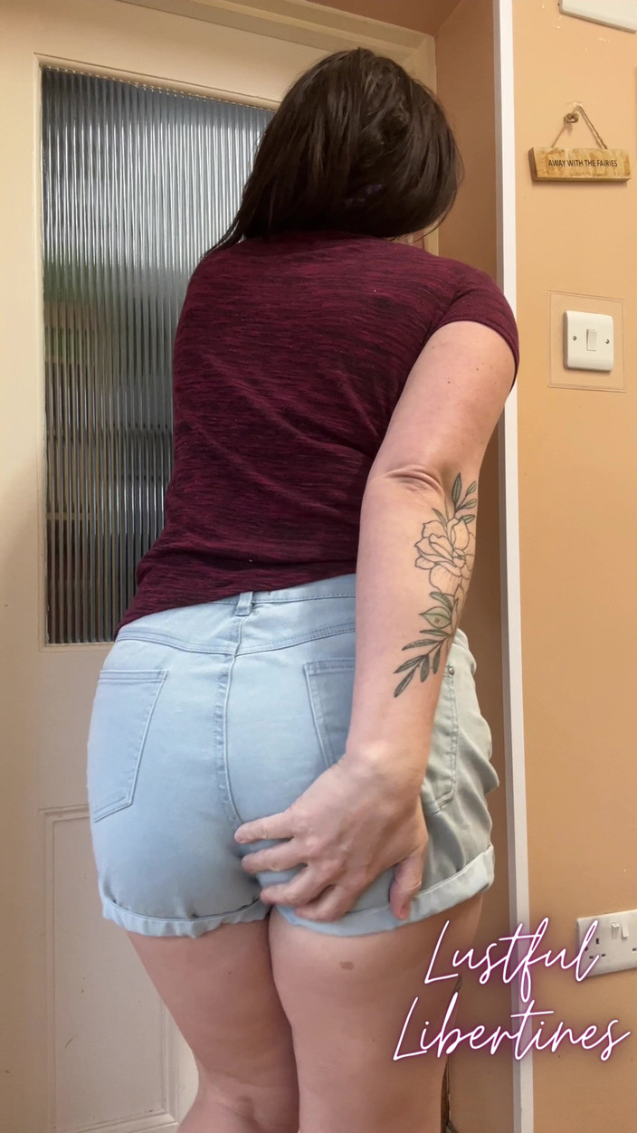 Lustful Libertines: Rinchiuso E Disperato Di Fare Pipì - Bagna I Pantaloncini