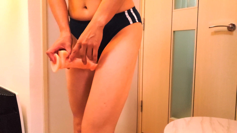 Mayumi Kanzaki: Bold Masturbation of Japanese MILFs
