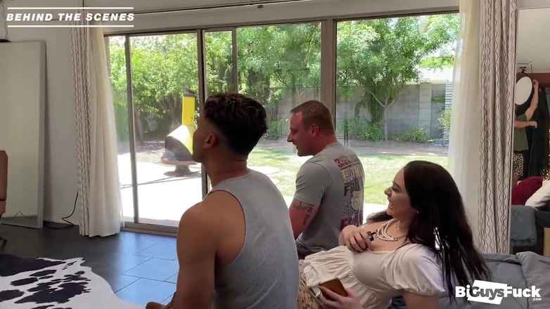 Bi Guys Fuck: Ucla baddie nimmt den dicken schwanz von college-sportlern!