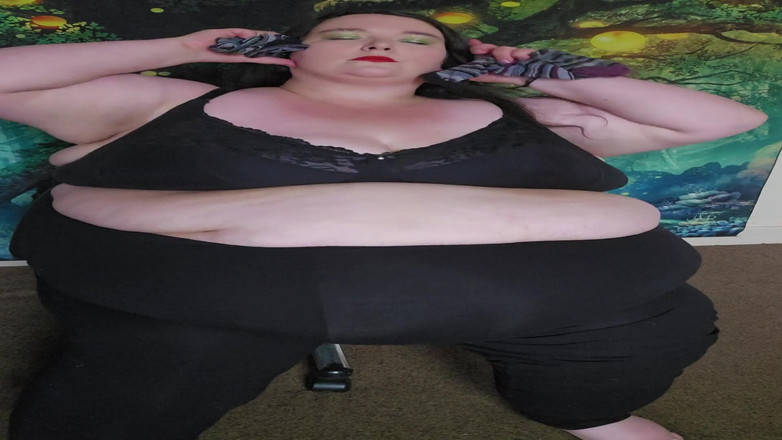 SSBBWLadyBrads: Товстушка одягає одяг