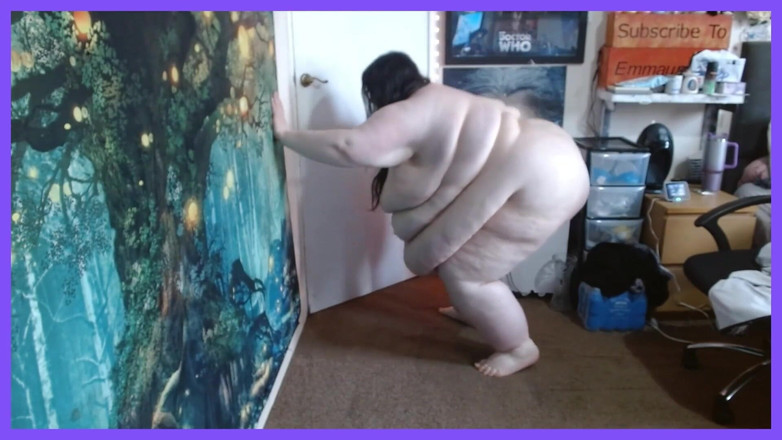 SSBBWLadyBrads: SSBBW फर्श पर रेंग रही है