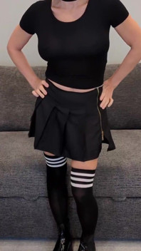Introducing Lola - She's Kinda Goth