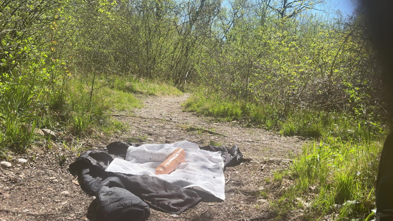 Mike-Bottom: Mike Dildo Fuck Outdoor