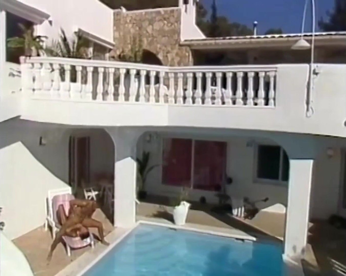 Vintage Climax: Sexy MILF is getting anally screwed by the swimming pool