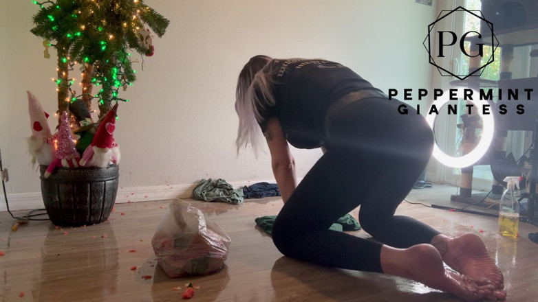 Peppermint Giantess: Последствия фруктовой давки: очистка сочного беспорядка на полу