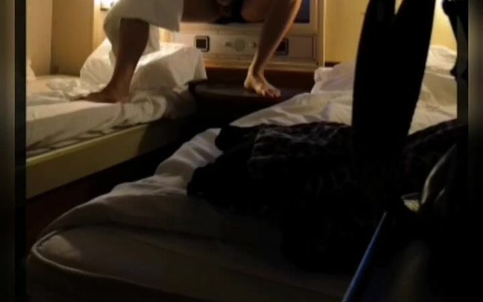 Wanker forever: Quay tay trên một con tàu giữa Ba Lan và...