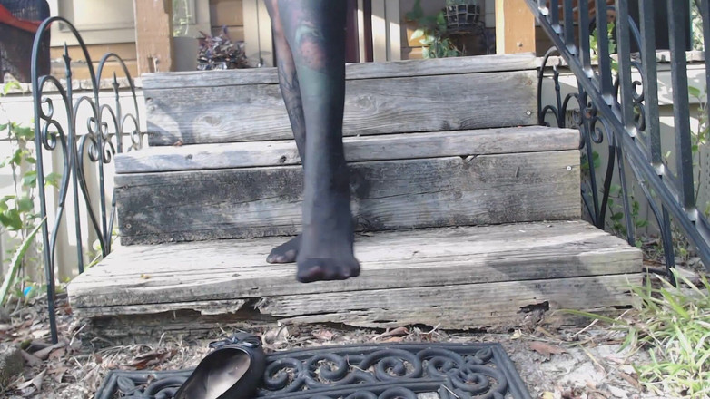 PandoraSG: Draußen fuß stampfen auf Treppe in Wohnungen