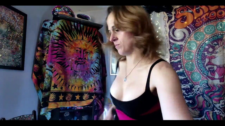 Suzy Wylde: Suzy Wylde kontynuuje trening analny