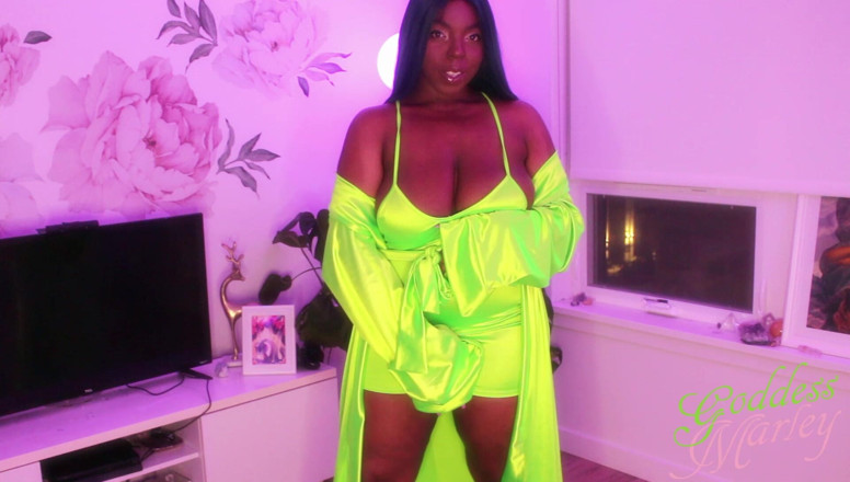 Goddess Marley: Green Turns Me on