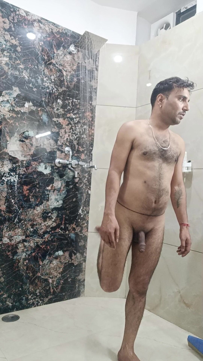 Rajasthani-old-lover: Lelaki desi India berkongkek dan mandi kasut dan melancap