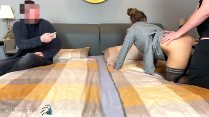Business Bitch: Trio sexuel - une stagiaire baise sa patronne