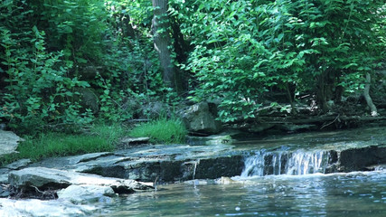 barenakedboy: Flexionando à beira da cachoeira, tentando se esgueirar um pouco de...