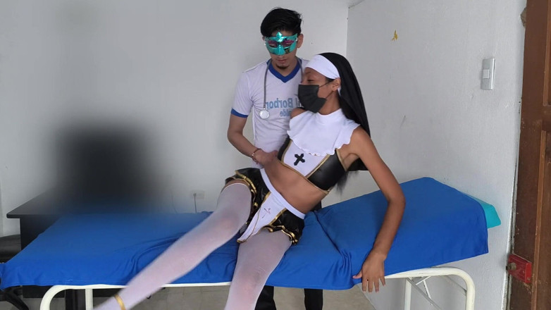 NEGRITA SEXY: Il luogo dell'ospedale è utilizzato dal medico per eseguire pratiche sessuali