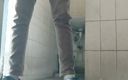 Tamil 10 inches BBC: Ik masturbeer mijn grote zwarte lul in het toilet