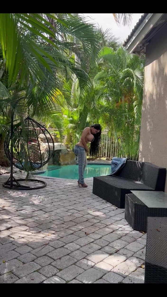 Anakaliyah: Tanga čtvrtek