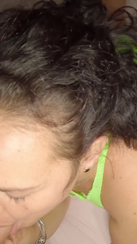 Video de sexo casero con mi esposa caliente, lencería sexy, misionero de cerca y chorreo de leche