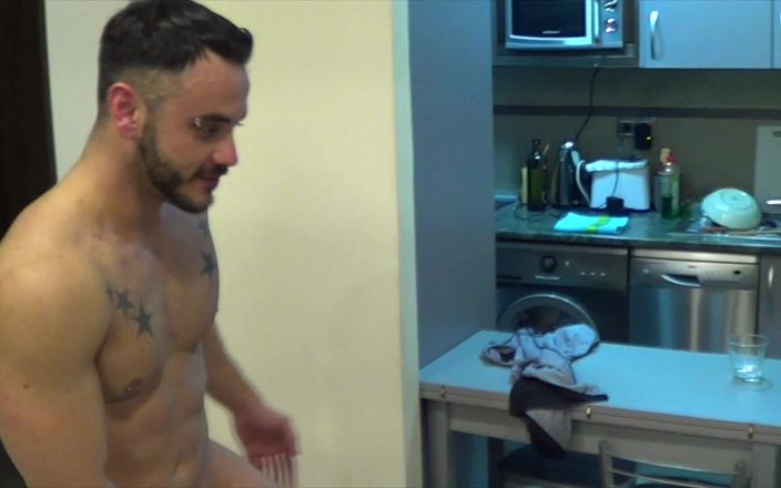 HARD FUCKER FROM MADRID: 2165 그의 가장 친한 친구에게 서프라이즈에 따먹히다