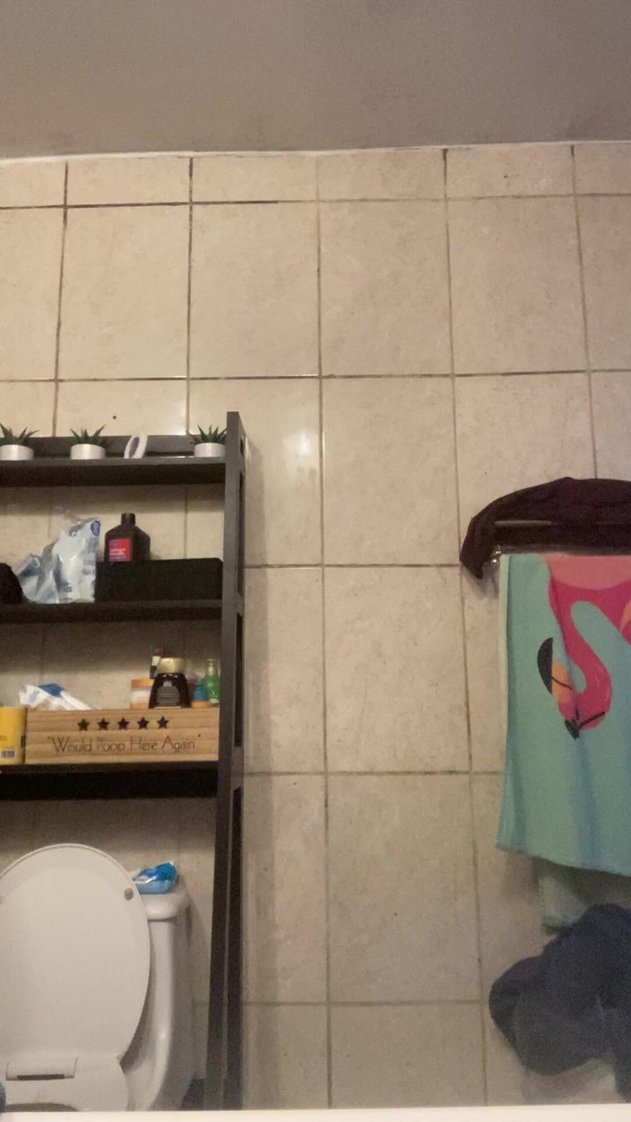 Chubbytits16: J’ai besoin d’un homme pour me doucher et jouer avec...