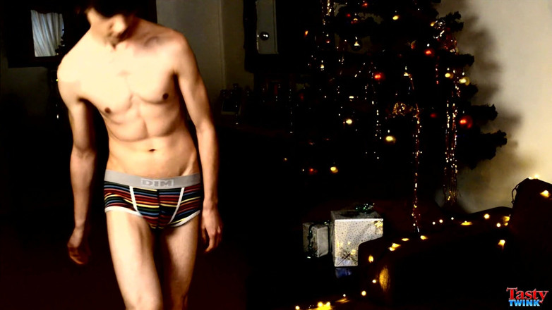 Tasty Twink: Jacking off with Hot Ethan