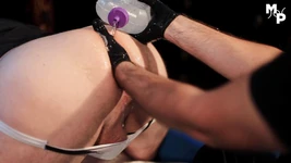 Vuistneuken jock vastgebonden bubbelkont